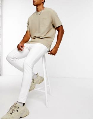 Белые супероблегающие джинсы с необработанными
