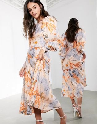 Персиковое платье миди с цветочно-пальмовым принтом